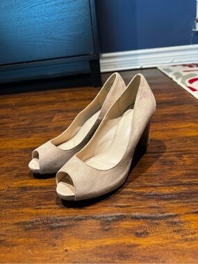Kelly & Katie Nude Peep-Toe Suede Pumps